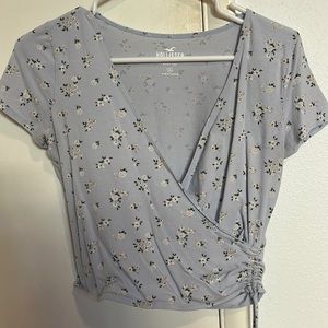 hollister light blue v neck with flowers